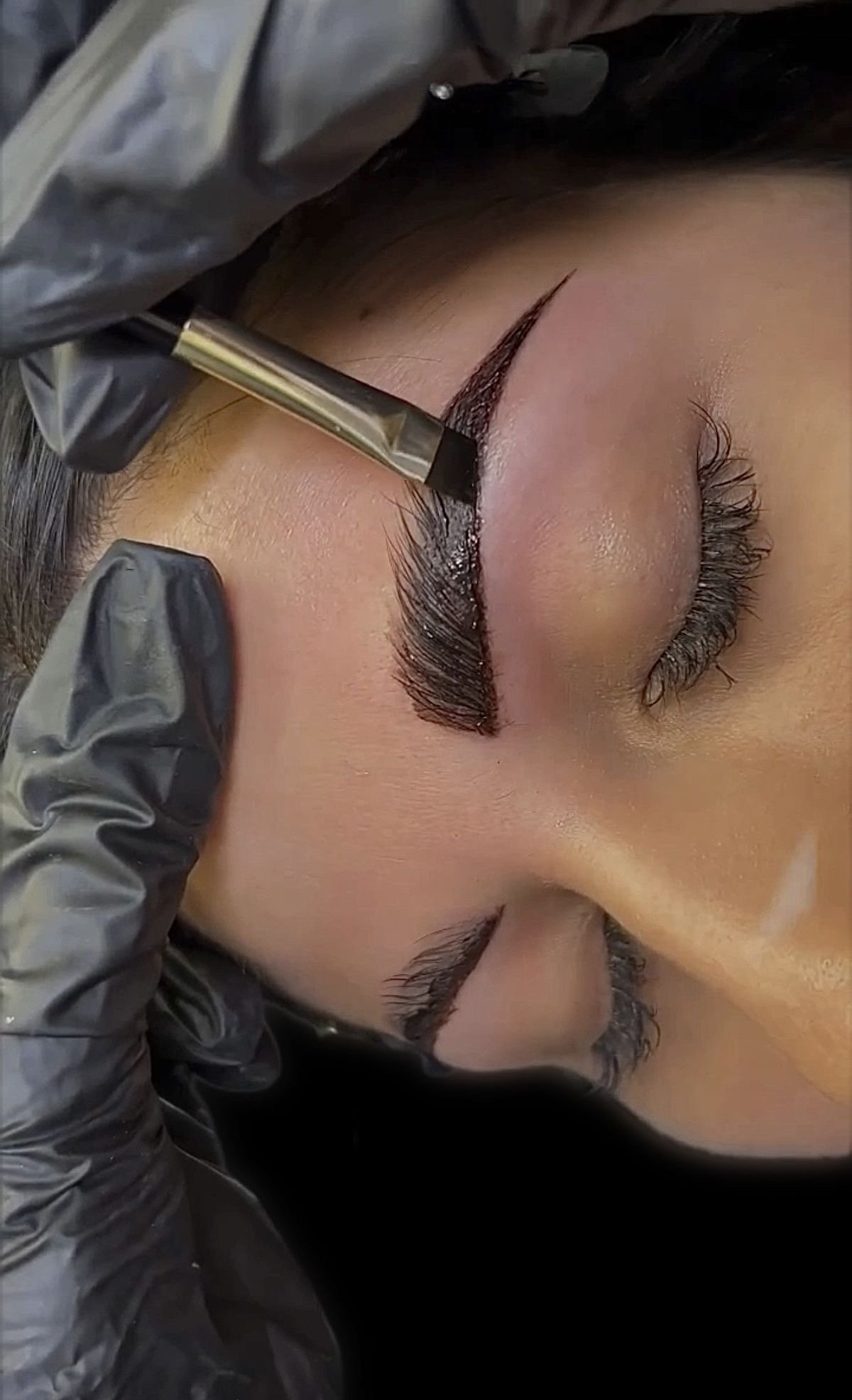 Brow styling — dettaglio 1